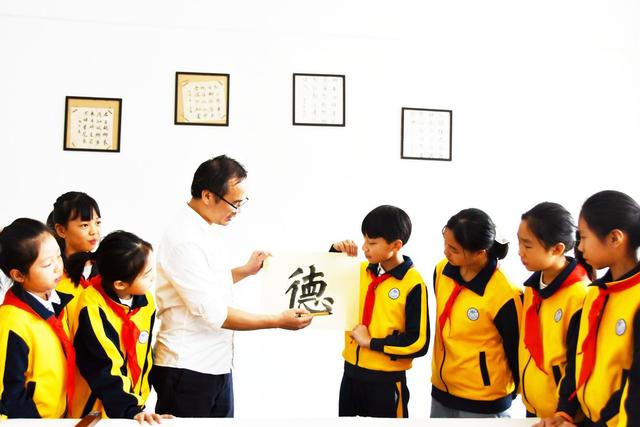  多彩课程  全面发展