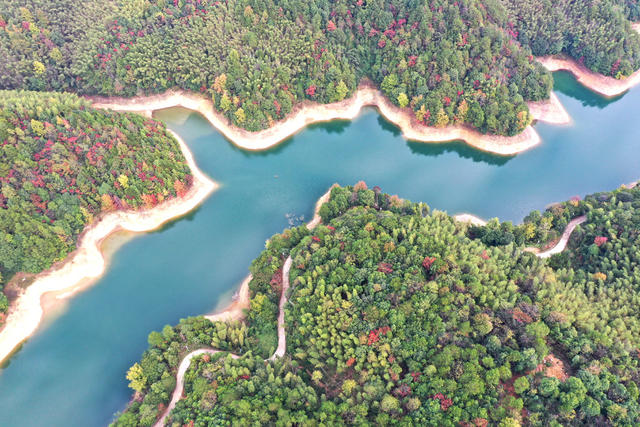 红旗  水库 生态 秋色  风景 自然
风光  旅游  画卷