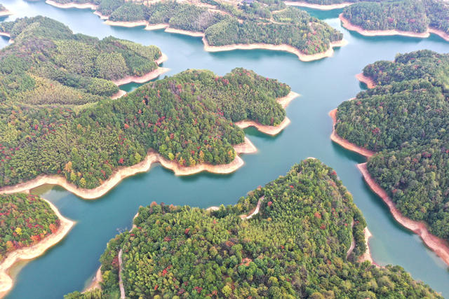 红旗  水库 生态 秋色  风景 自然
风光  旅游  画卷