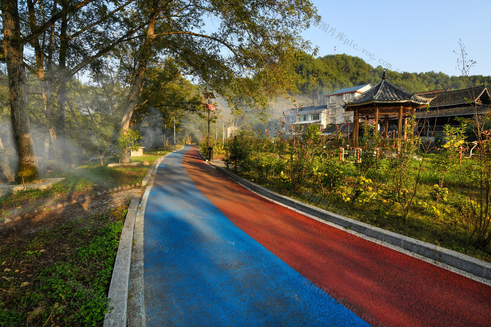 最美乡村路—“彩虹”公路