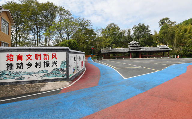 最美乡村路—“彩虹”公路