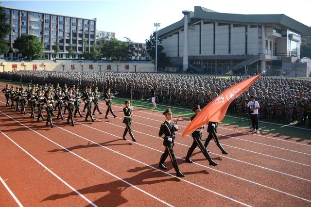 长沙 军训 航拍 湖南大学