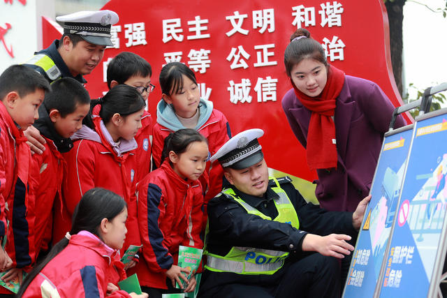 学校 交警 寒假 交通安全 “最后一课”