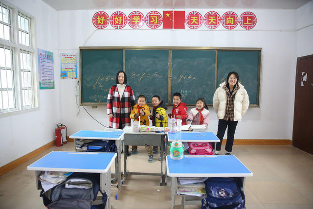 教学点 坚守 小规模学校 撤并 个性化 青年女教师 教学