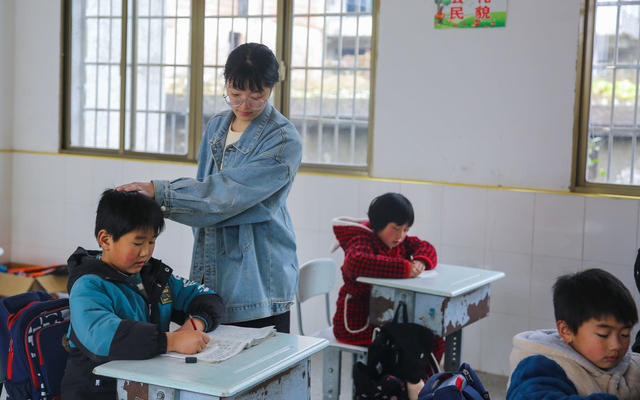 教学点 坚守 青年女教师 乡村教育 小规模学校