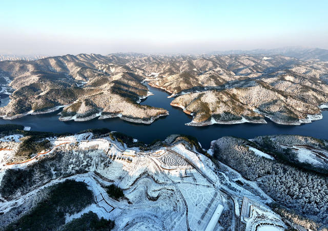 水库  景区  旅游  文化  观光   风景  生态   自然   航拍   胜地   风雪   白雪  大雪  风光
