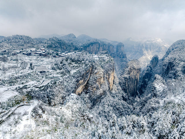 苗寨 峡谷 雪后