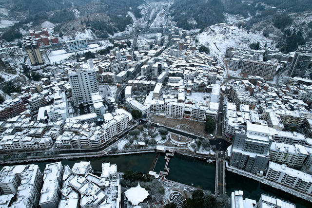 湖南桂东县城 冰雪 画 童话世界
