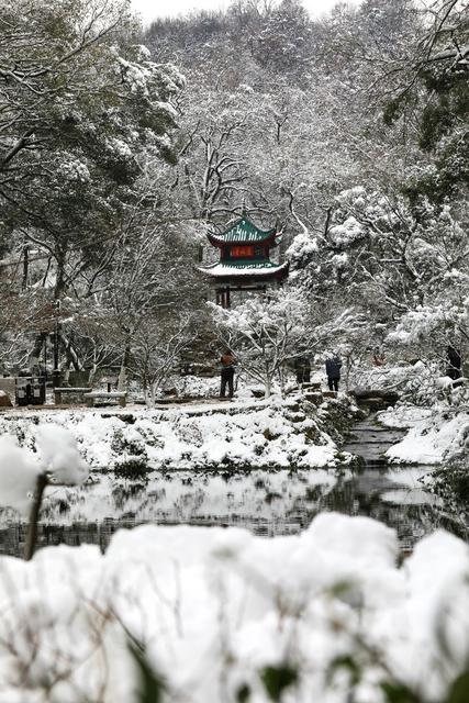 爱晚亭，雪后，景迷人
