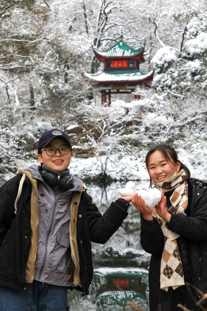 爱晚亭，雪后，景迷人
