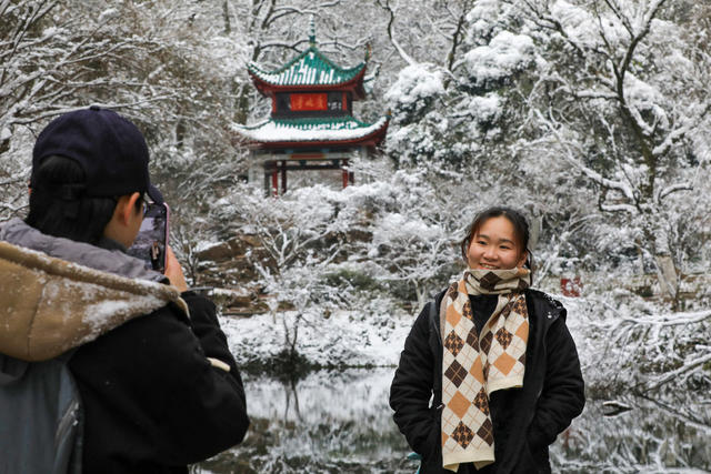 爱晚亭，雪后，景迷人