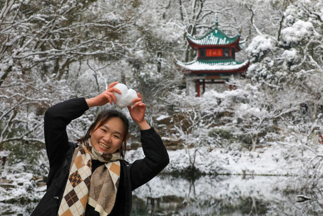 爱晚亭，雪后，景迷人
