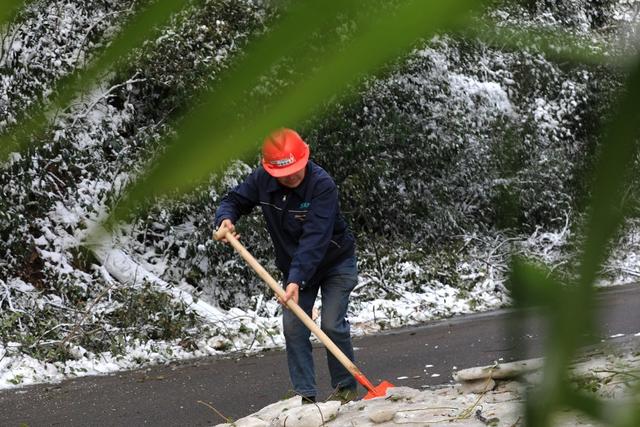 清除冰雪，保安全