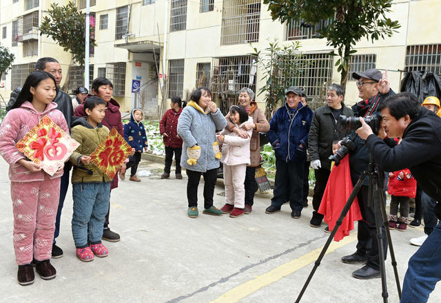 摄影  摄影下乡 公益 全家福 农村  村民 送温暖  摄影师 