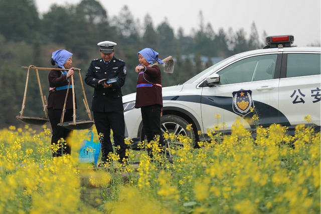 春运 宣传 交警 交通 农村 筑牢 安全阀