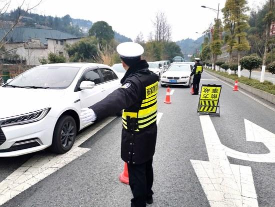 春运交警执勤