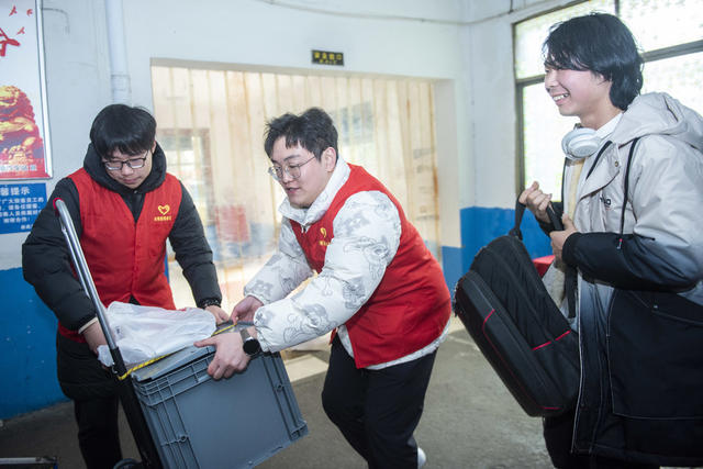 湖南娄底 志愿服务 春运 服务精神