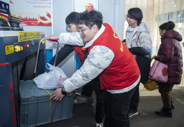 湖南娄底 志愿服务 春运 服务精神