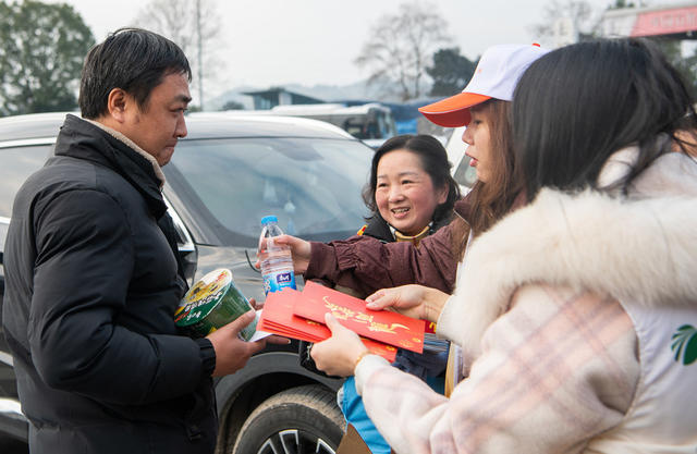 交通  春运  高速公路  志愿者  怀化