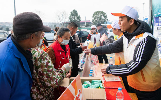 交通  春运  高速公路  志愿者  怀化