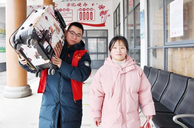 志愿服务   情暖春运