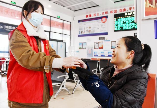 志愿服务   情暖春运