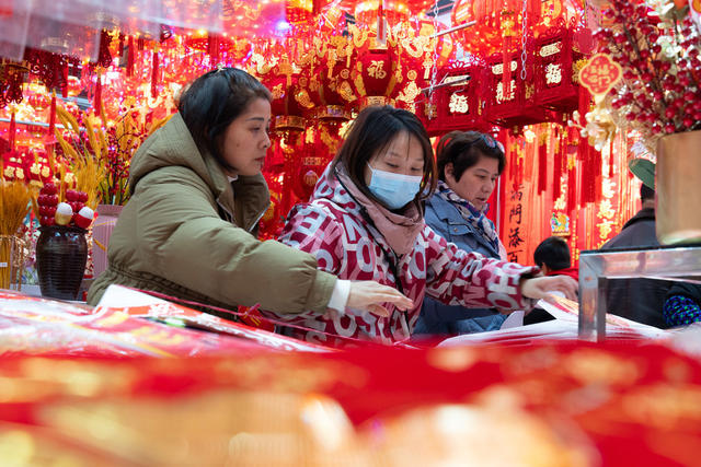 年货市场旺 年味浓