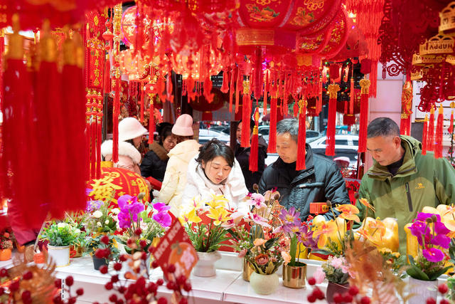 年货市场旺 年味浓