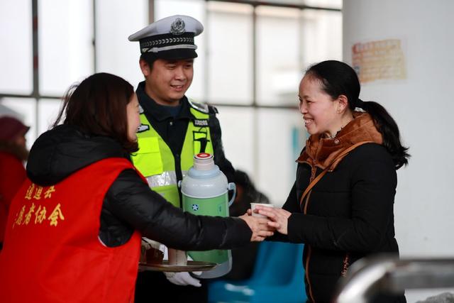 志愿服务、志愿者、春运、义工、返乡