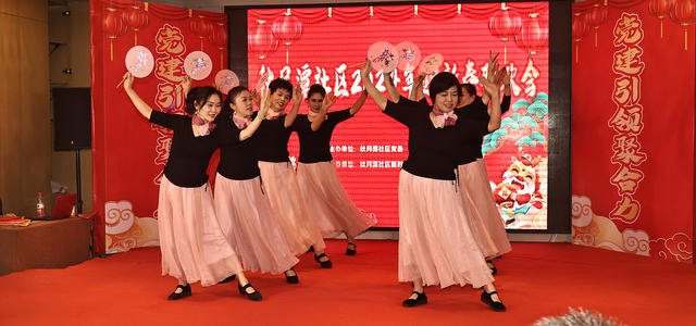 秋月潭社区上演春晚