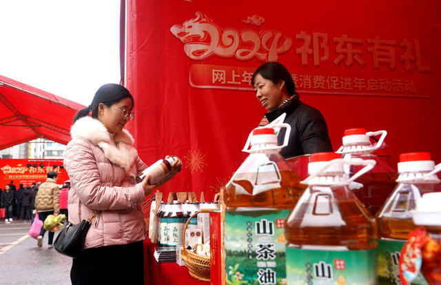 过年  新年  年味浓  新春  佳节  购物  年货  生意  红火 