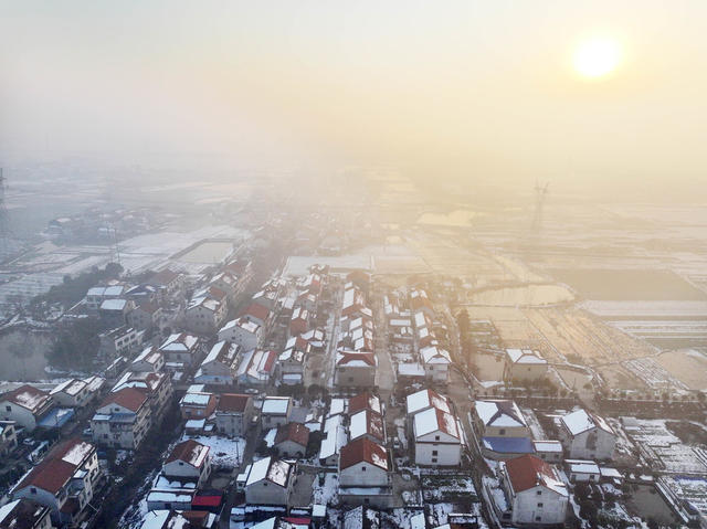 龙年  大年初一  雪景  阳光  村庄 农舍  蔬菜产业园  画卷