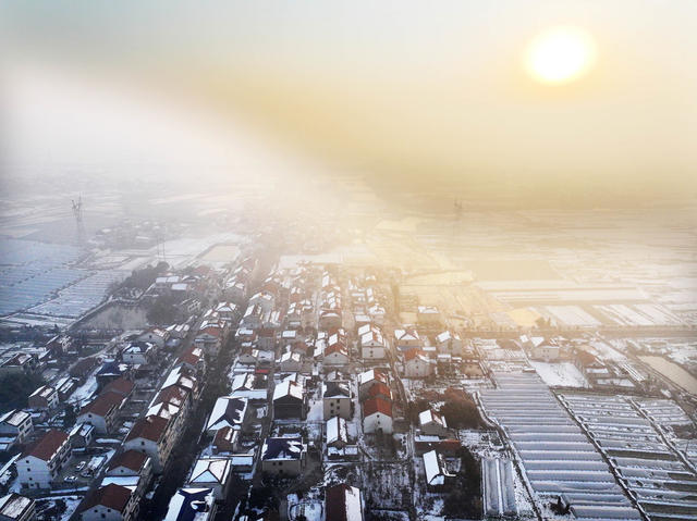 龙年  大年初一  雪景  阳光  村庄 农舍  蔬菜产业园  画卷