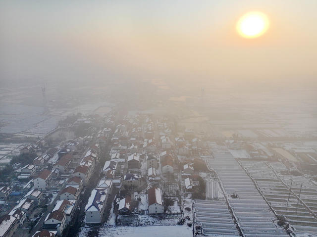 龙年  大年初一  雪景  阳光  村庄 农舍  蔬菜产业园  画卷