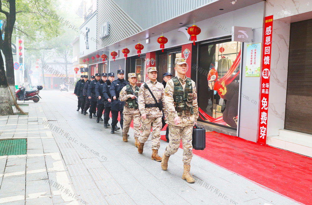 警察  执勤  巡逻  值班  坚守岗位