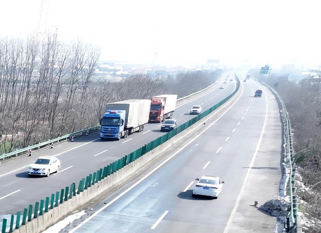 春节  高速公路  货运车辆 驾驶员  供需经济  