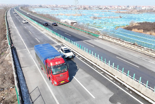 春节  高速公路  货运车辆 驾驶员  供需经济  