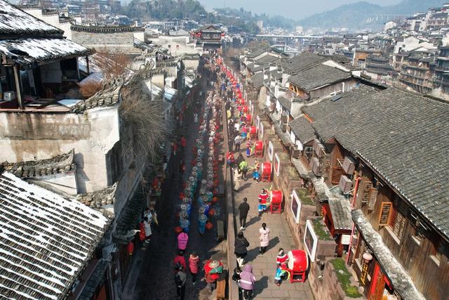 土家族 湖南 苗族 凤凰 民宿 文化 春节 巡游 游客 苗鼓 服饰 盛宴