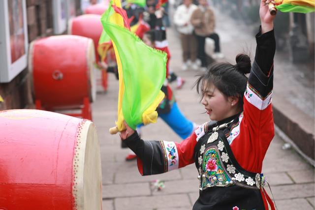 土家族 湖南 苗族 凤凰 民宿 文化 春节 巡游 游客 苗鼓 服饰 盛宴