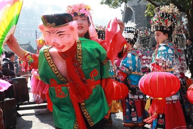 土家族 湖南 苗族 凤凰 民宿 文化 春节 巡游 游客 苗鼓 服饰 盛宴
