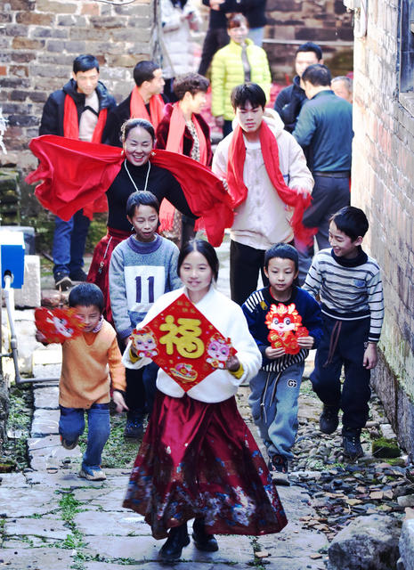 湖南嘉禾：留守儿童 快乐过节