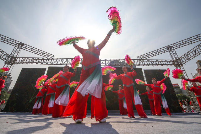 湖南，湘西，民族，特色，广场舞，比赛，欢庆，新春佳节