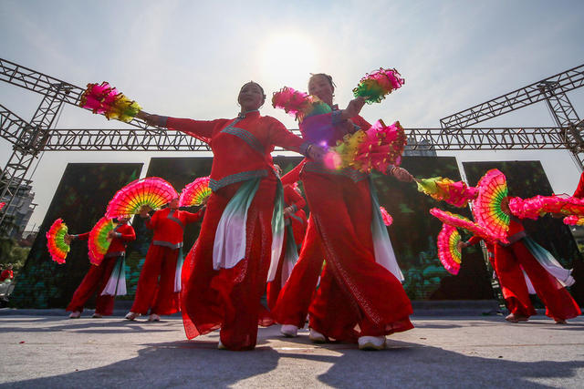 湖南，湘西，民族，特色，广场舞，比赛，欢庆，新春佳节