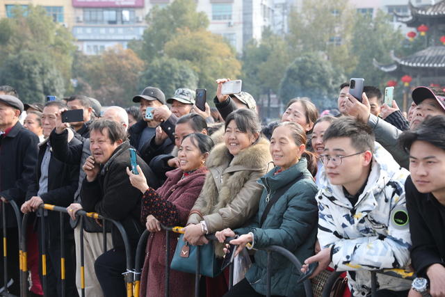 新春灯会  惹人爱