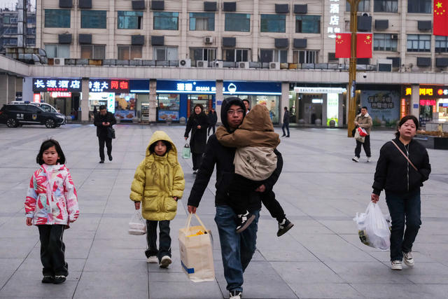 外出务工人员，乘车返岗