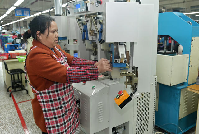  企业生产 外贸企业 工业 工业园区 稳岗用工 出口产品  鞋 金融支持 订单产品  产销两旺