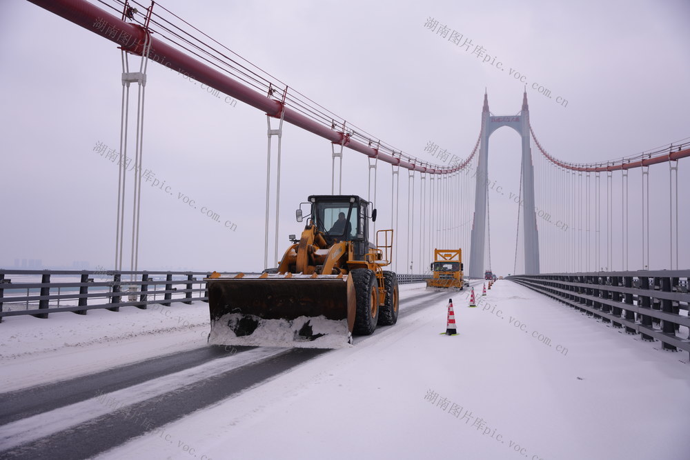 冰、雪、高速公路