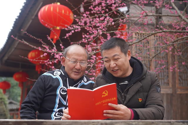 2月26日，永顺县灵溪镇洞坎村党员学习讨论新修订的《中国共产党纪律处分条例》。