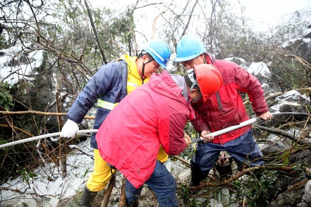 寒潮、冰冻天气、电力、线路、应急抢修。