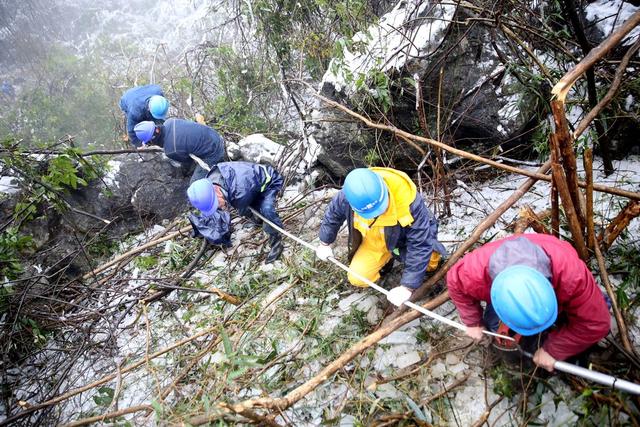 寒潮、冰冻天气、电力、线路、应急抢修。